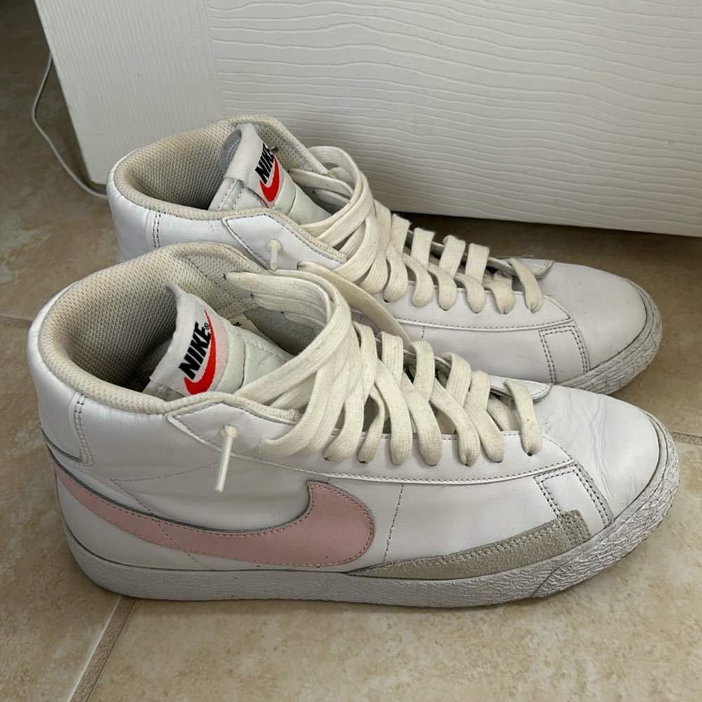 Kids Nike blazers in pink